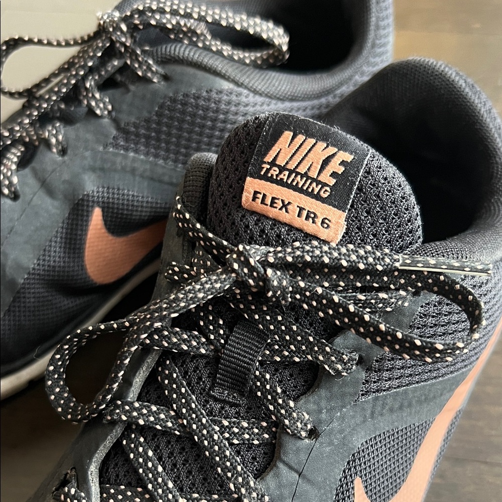 Nike Women's Black and Rose Gold Athletic Sneakers